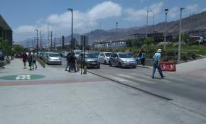 ¡El colmo!: Autos mal estacionados impiden el tránsito de ambulancias en Hospital Regional [FOTO]