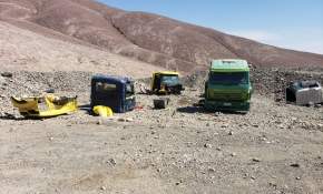 Encuentran camiones desarmados en pleno desierto y despliegan tremendo operativo [FOTOS]